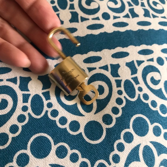 Louis Vuitton Lock and Key #310 - Picture 4 of 4